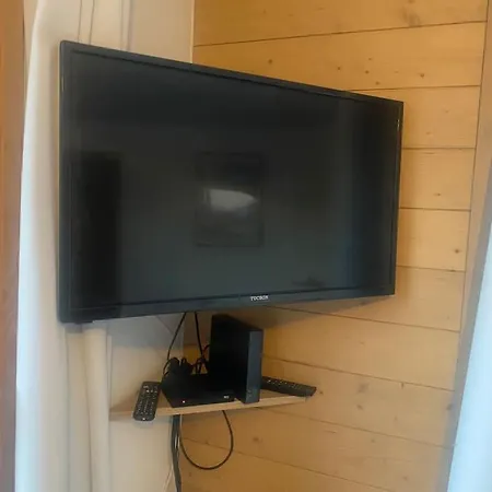 Meribel 2 Pieces Avec Cabine, Centre, Proche Commerce Et Pistes Avec Parking Et Wifi Etat Neuf Apartment