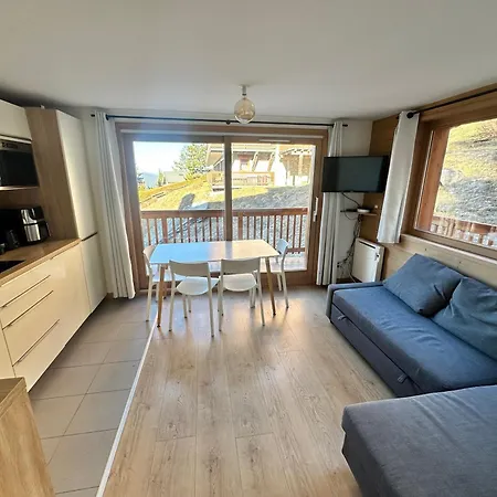 Meribel 2 Pieces Avec Cabine, Centre, Proche Commerce Et Pistes Avec Parking Et Wifi Etat Neuf *