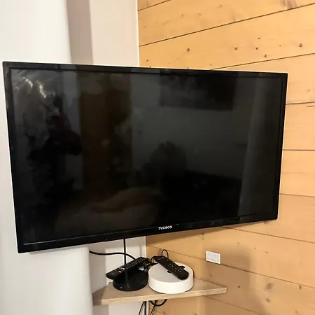 Meribel 2 Pieces Avec Cabine, Centre, Proche Commerce Et Pistes Avec Parking Et Wifi Etat Neuf * Les Allues